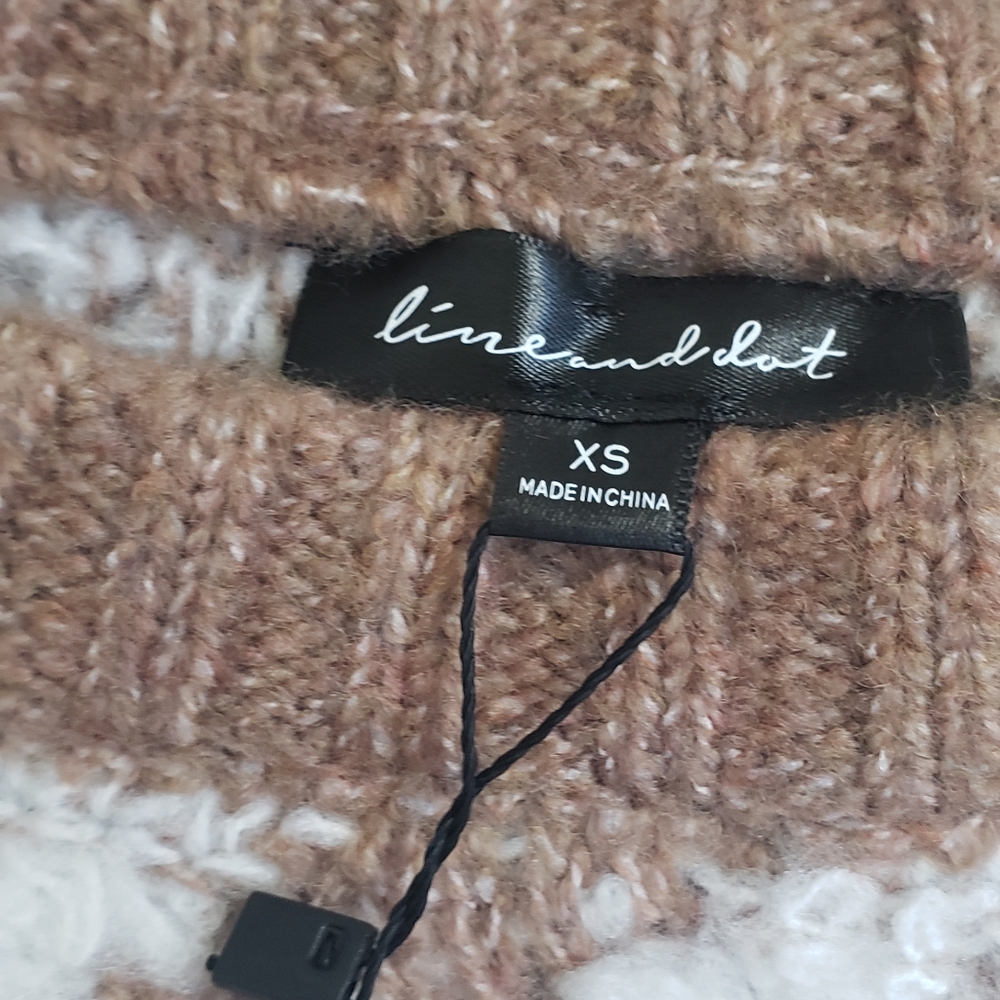 Line & Dot Sweater - Picture 6 of 6